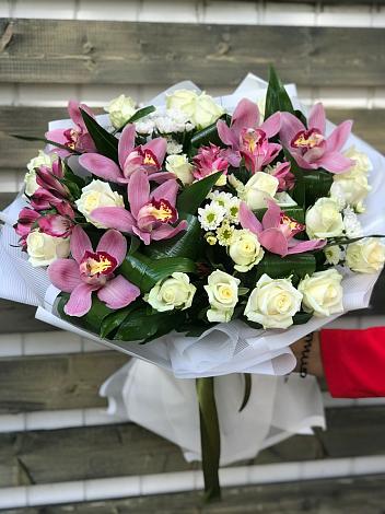 Букет цветов из: Розы и Хризантемы в Сычевке