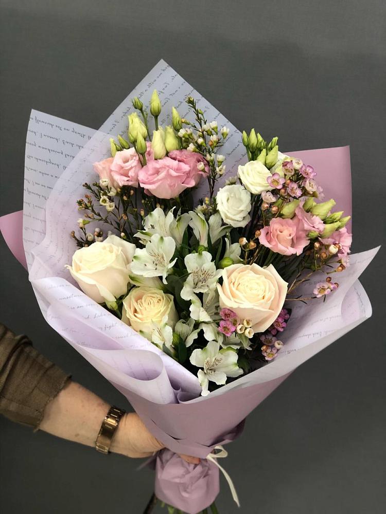 Букет цветов из: Альстромерии, Розы и Лизиантусы в Сычевке