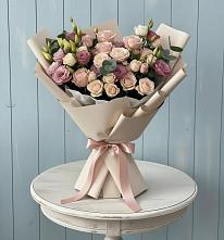 Букет цветов из:  Розы и Лизиантусы в Сычевке