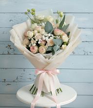 Букет цветов из:  Розы и Лизиантусы в Сычевке