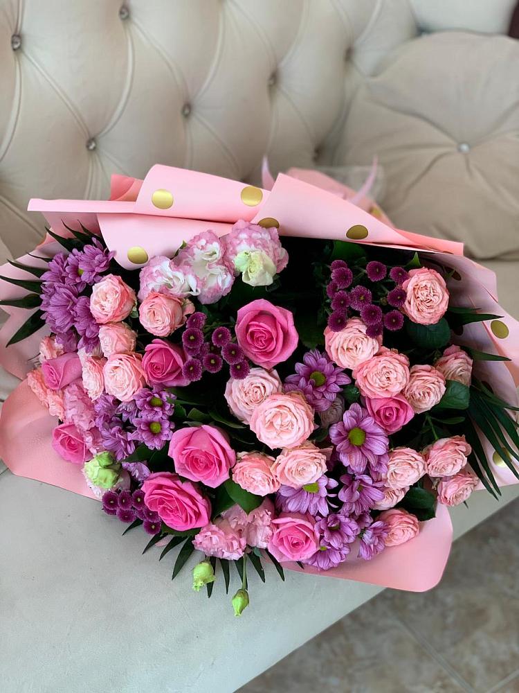 Букет цветов из: Хризантемы, Розы и Лизиантусы в Сычевке