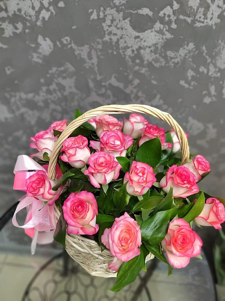 Цветочная композиция из Розы в корзине в Сычевке