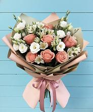 Букет цветов из:  Розы, Альстромерии и Лизиантусы в Сычевке