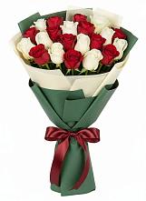 Букет Микс из красных и белых роз в Сычевке