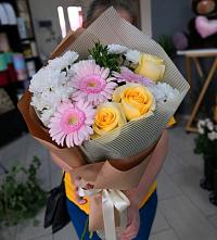 Букет цветов из:  Герберы, Розы и Хризантемы в Сычевке