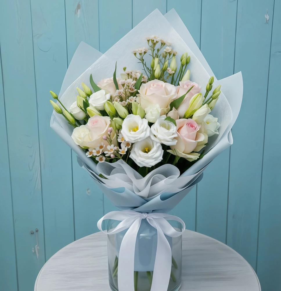 Букет цветов из: Розы и Лизиантусы в Сычевке