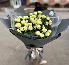 Букет Белые кустовые розы Солинеро в Сычевке