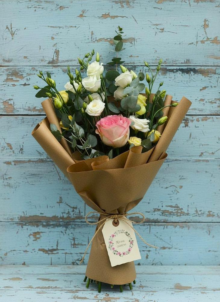 Букет цветов из: Розы и Лизиантусы в Сычевке