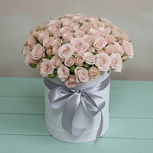 Цветочная композиция из Розы в шляпной коробке в Сычевке