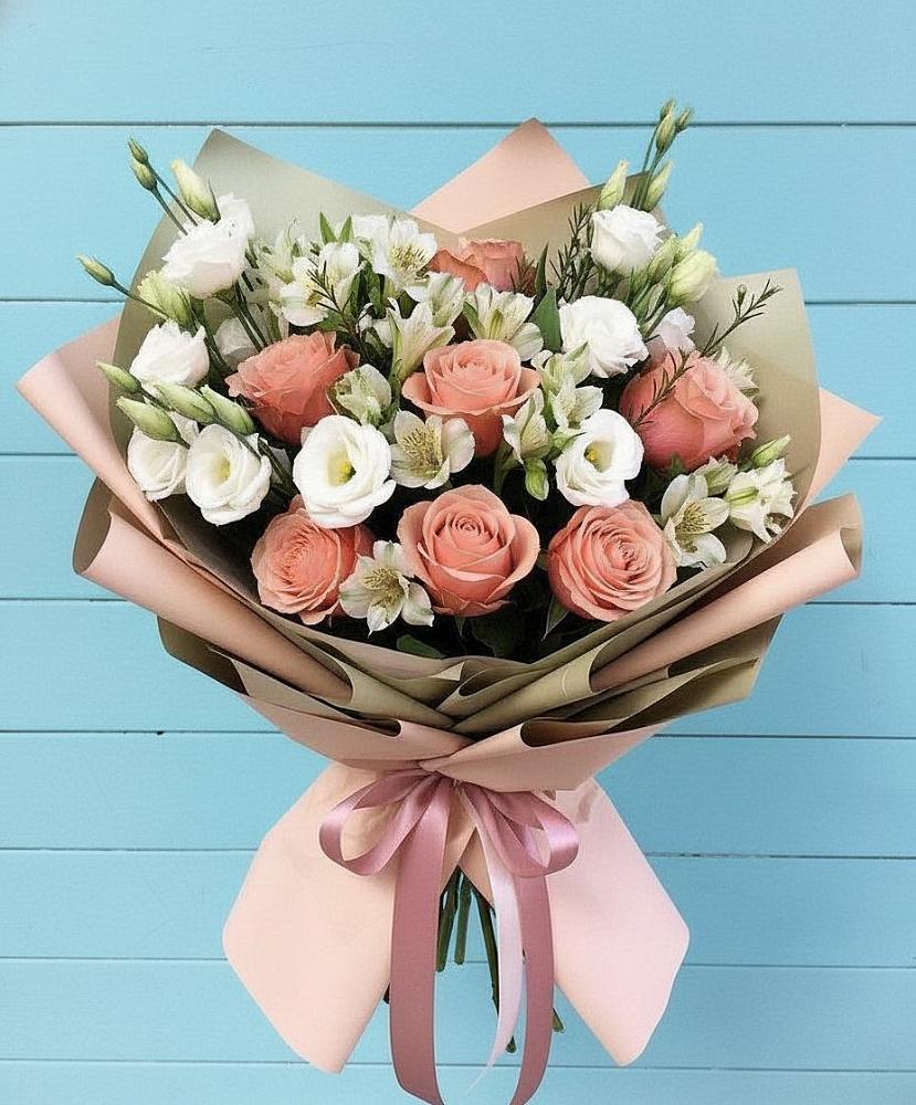 Букет цветов из: Розы, Альстромерии и Лизиантусы в Сычевке