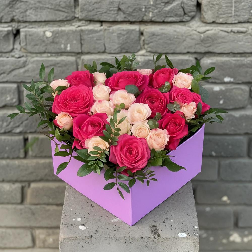 Цветочная композиция из Розы в коробке в Сычевке