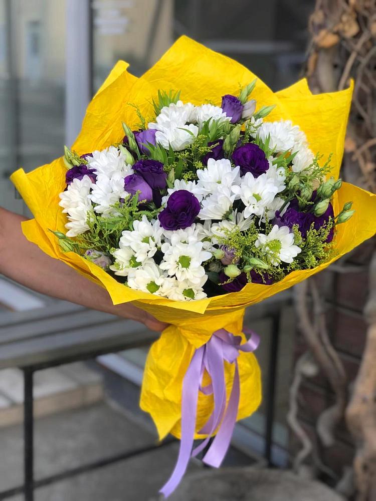 Букет цветов из: Ирисы, Хризантемы и Ромашки в Сычевке