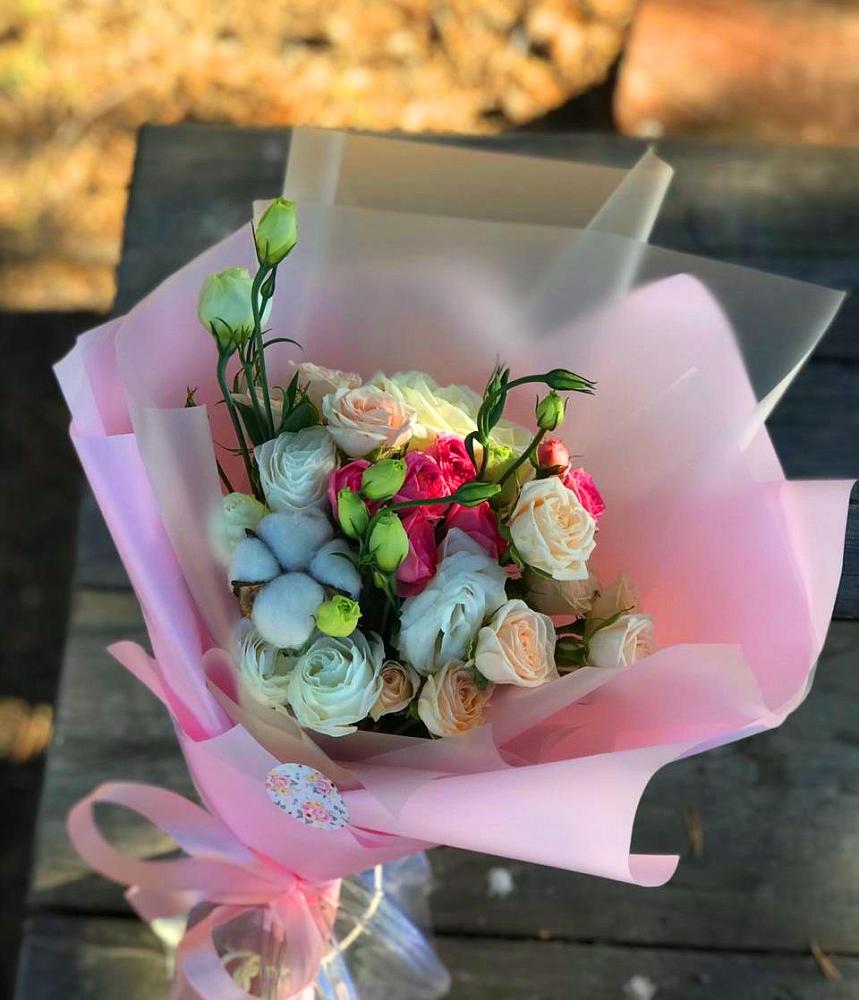 Букет цветов из: Розы и Лизиантусы в Сычевке