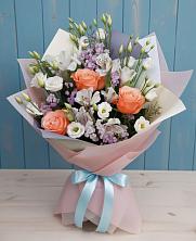 Букет цветов из:  Лизиантусы, Розы, Альстромерии и Гипсофила в Сычевке