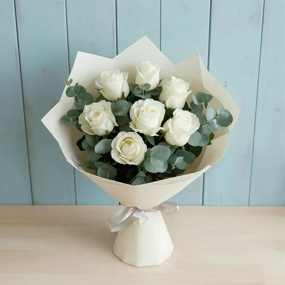 Букет Белые розы в Эвкалипте в Сычевке