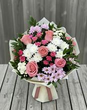 Букет цветов из:  Альстромерии, Гвоздики, Розы и Хризантемы в Сычевке