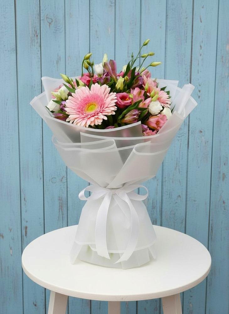 Букет цветов из: Герберы, Альстромерии и Лизиантусы в Сычевке