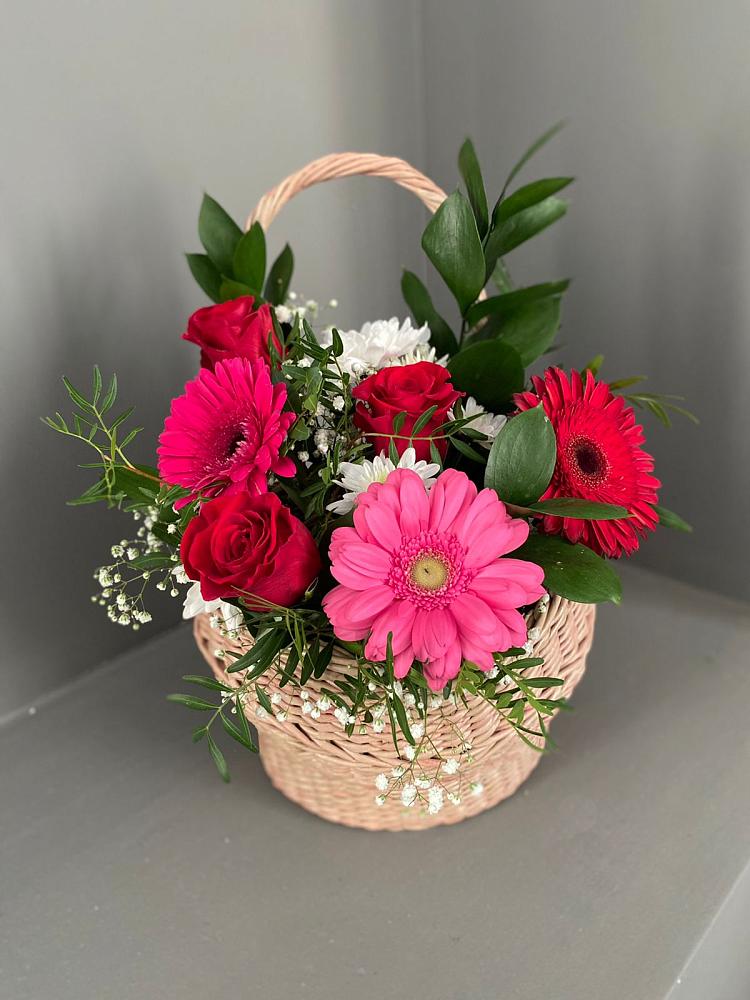 Цветочная композиция из Розы, Хризантемы и Герберы в корзине в Сычевке