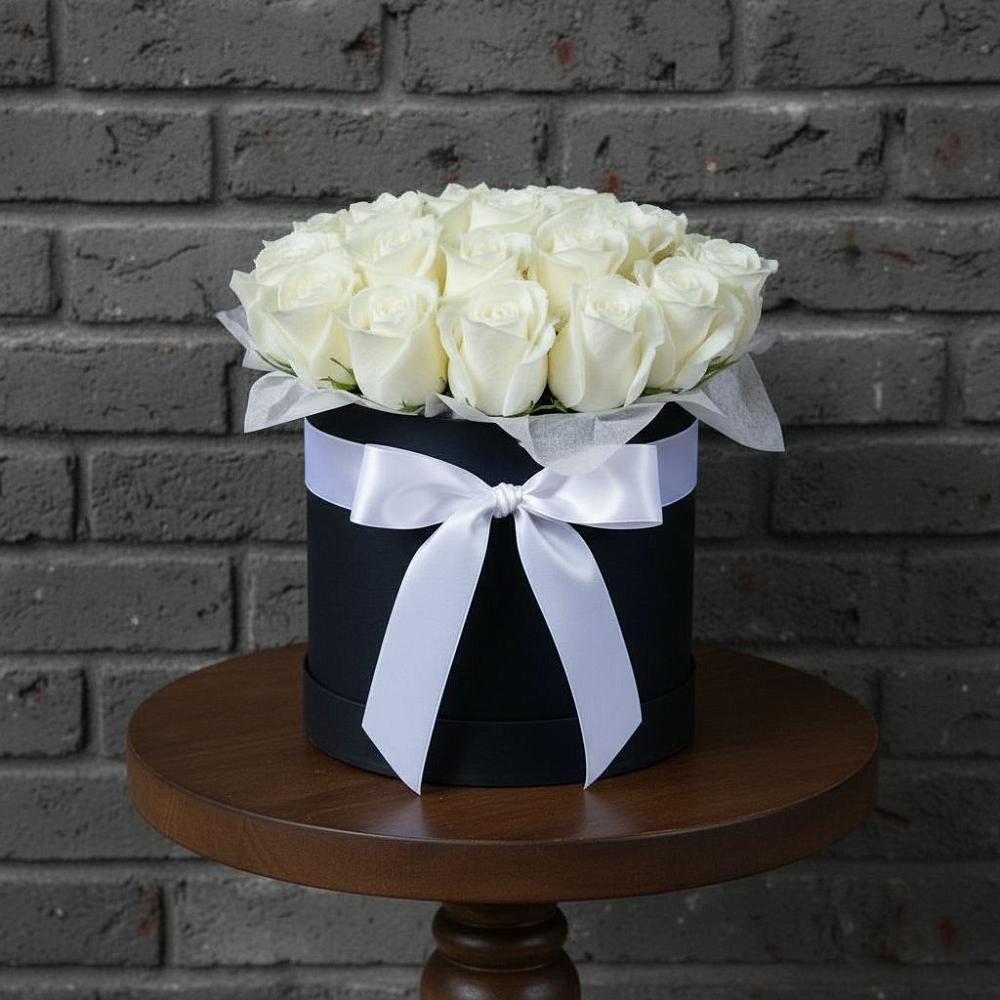 Цветочная композиция из Розы в шляпной коробке в Сычевке