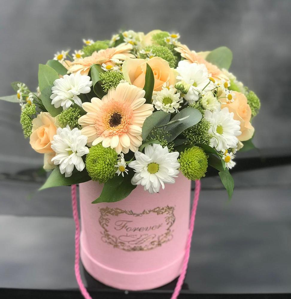 Цветочная композиция из Розы, Герберы и Хризантемы в шляпной коробке в Сычевке