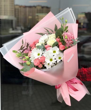 Букет цветов из: Розы, Лизиантусы и Хризантемы в Сычевке