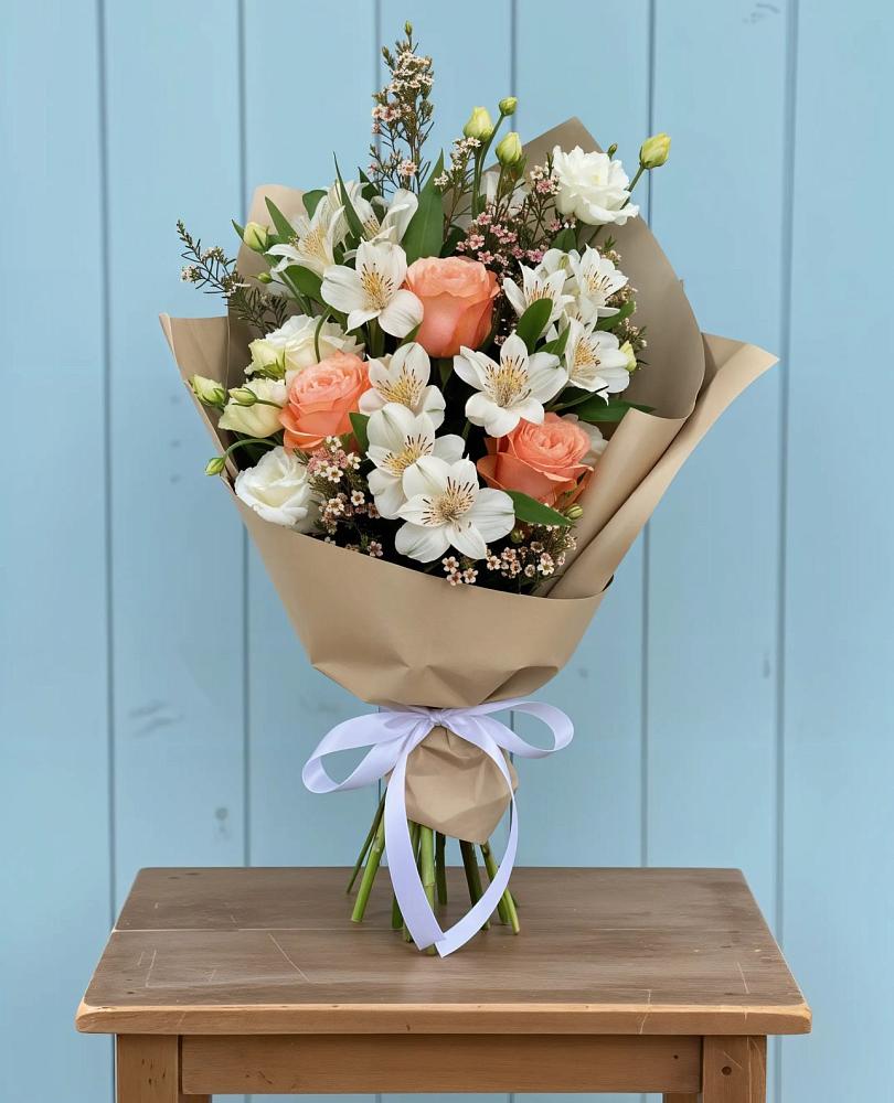 Букет цветов из: Альстромерии, Лизиантусы, Розы и Хризантемы в Сычевке