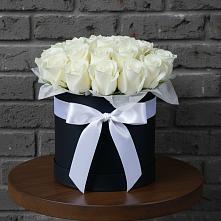 Цветочная композиция из Розы в шляпной коробке в Сычевке