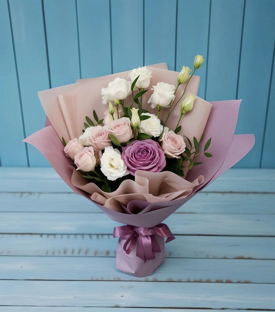 Букет цветов из: Розы и Лизиантусы в Сычевке